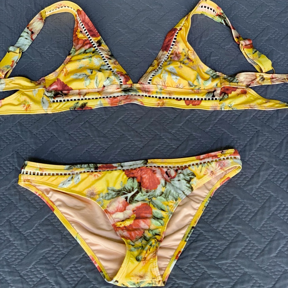 Chelsea & Violet Yellow Floral Bikini (M)